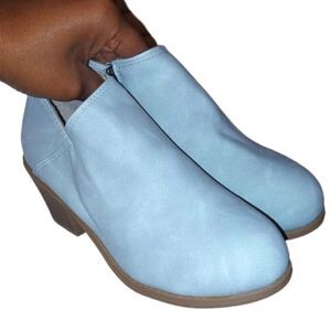 Trendy chunky heel Boots size 6